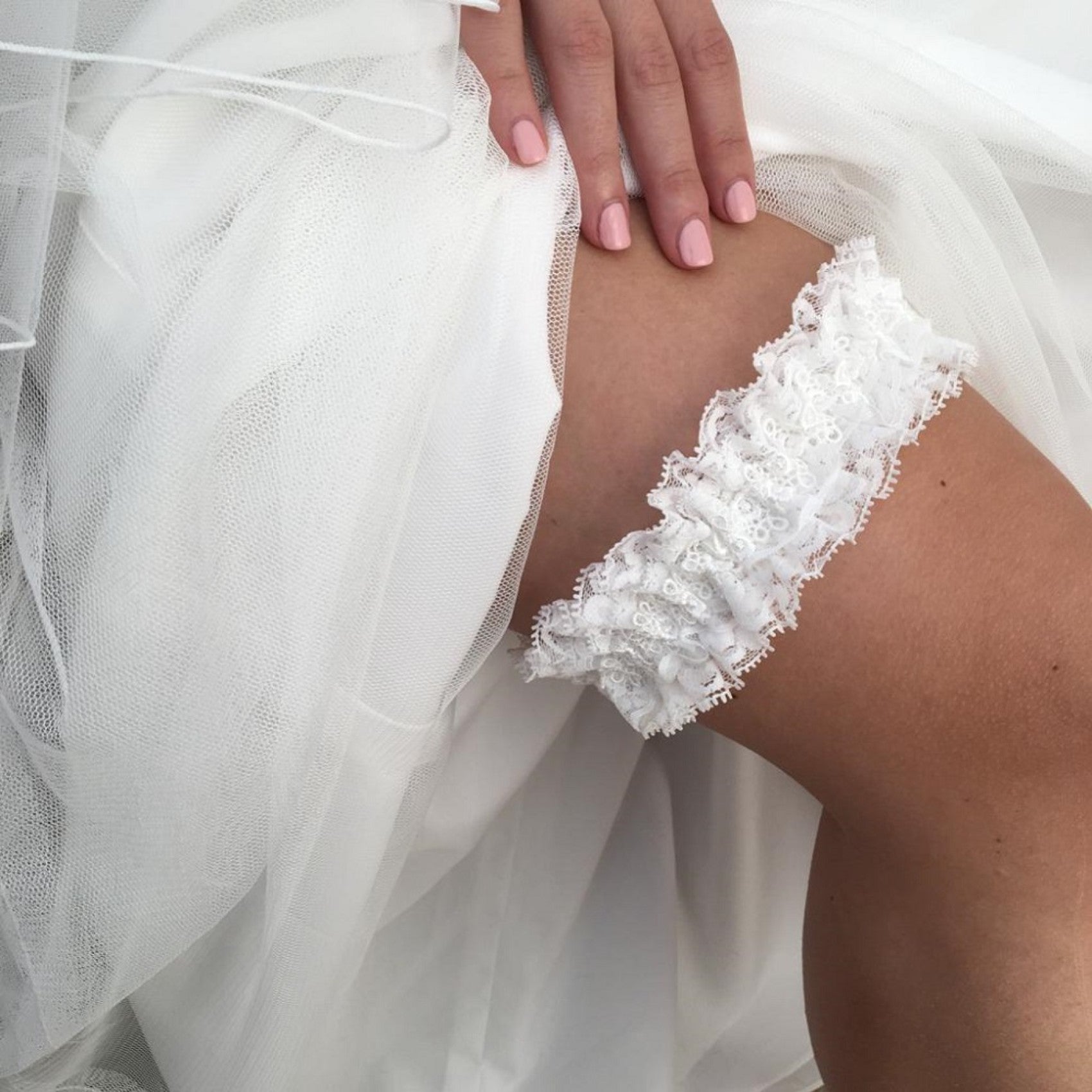 Wedding Garter: Tradition Style & How To Choose Yours