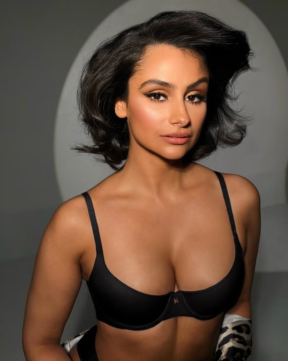 Shelf Brassiere: A Bold Blend of Support