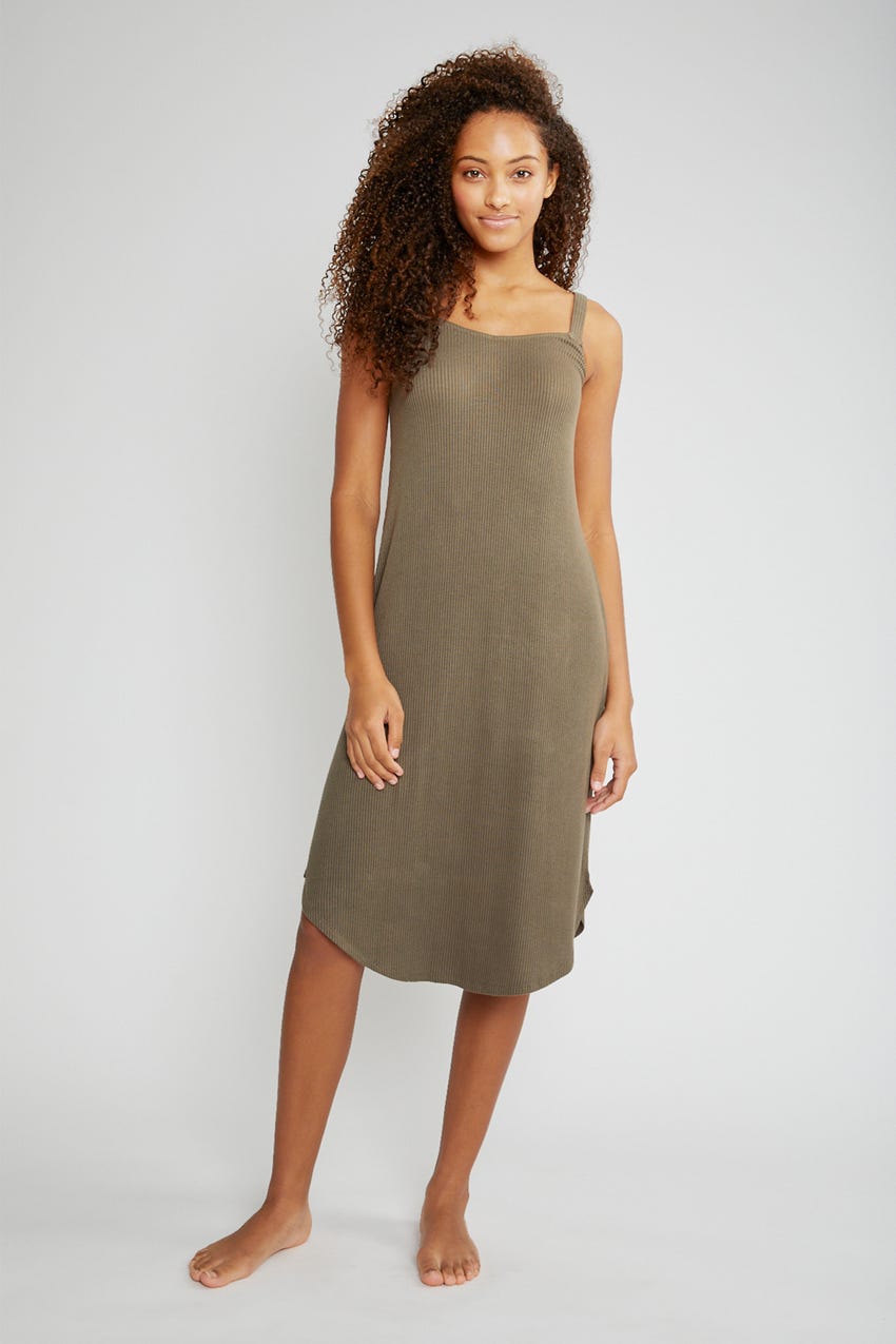 Woman wearing green rib midi dress